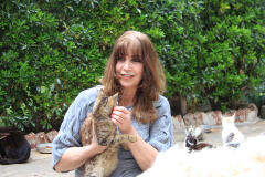 Μάρθα Πουλτίδου: Μου έχουν κολλήσει ακόμη και καραμπίνα στο σαγόνι