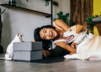 Pet-parenthood: Η νέα τάση για τις γυναίκες