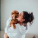 Τι περιέχει η τσάντα μιας οργανωμένης dog mom;