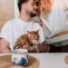 Η πρώτη γνωριμία: Η σύντροφος και η γάτα σας